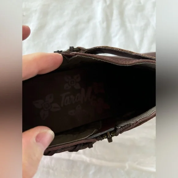 Tara M. Women size 8 1/2 leather shooties/ short booties - Picture 3 of 10